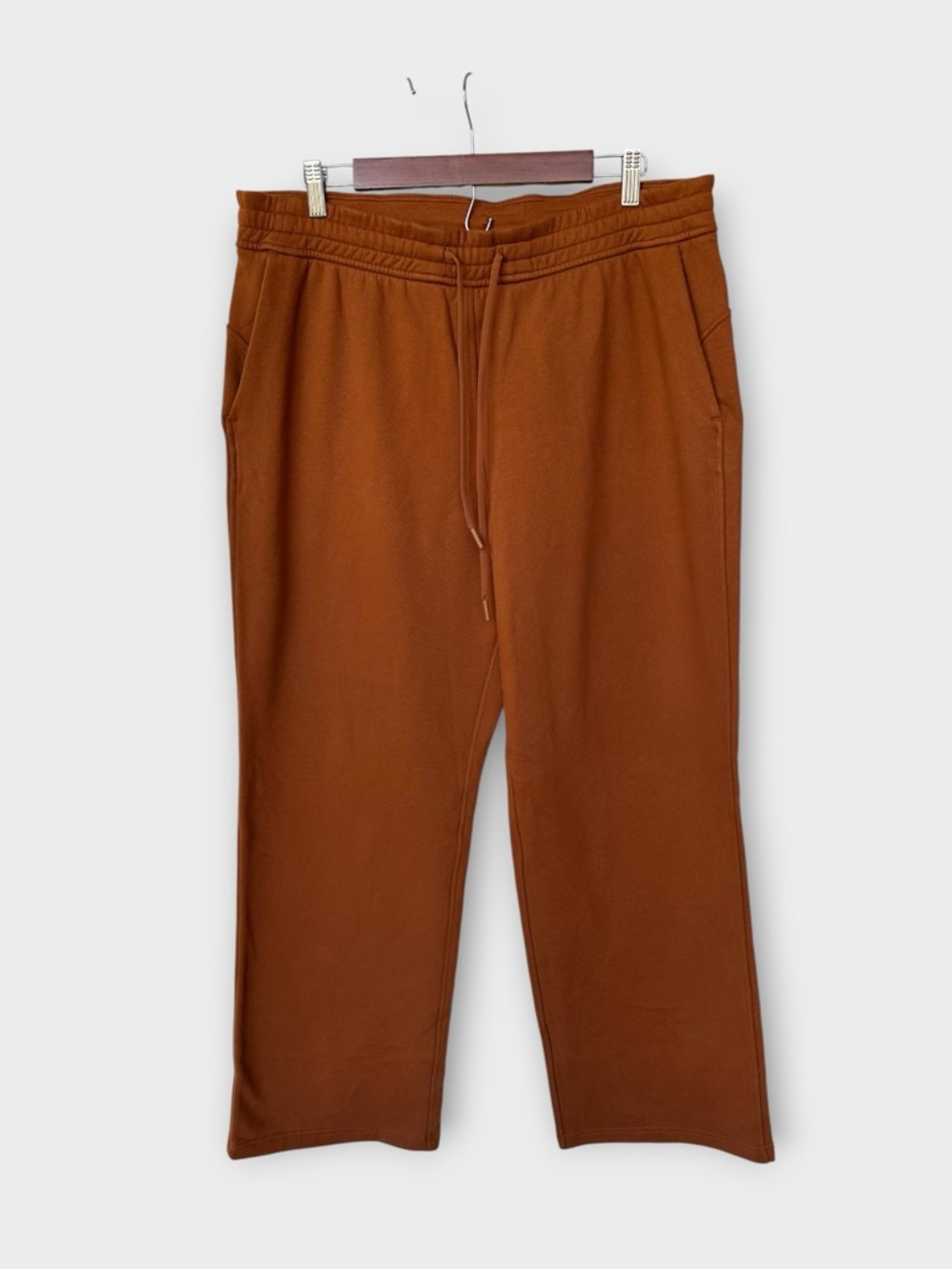 Lululemon Loungeful Straight Leg Sweatpants in Butternut Brown size 14